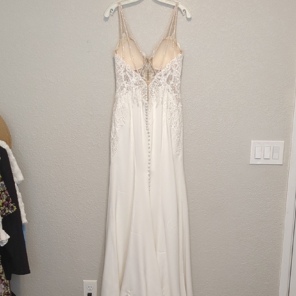 Essence of Australia D2457 white lace beaded sheer sleeveless wedding dress - Picture 6 of 15